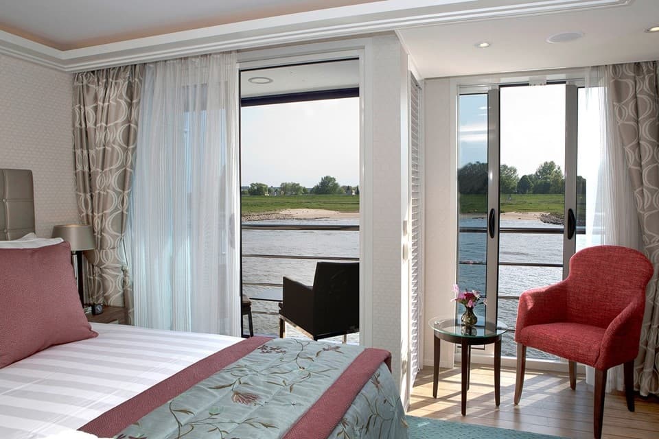 AmaReina Twin Balcony