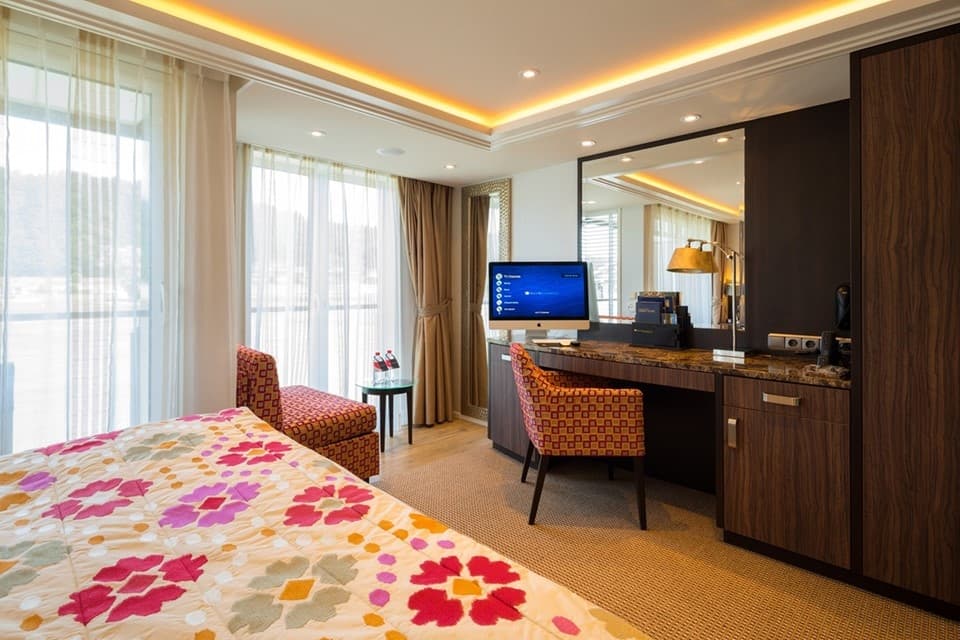 AmaMora Twin Balcony