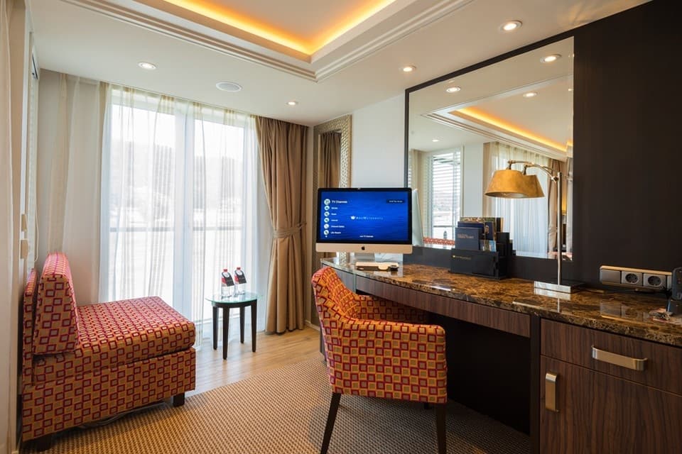 AmaMora Twin Balcony