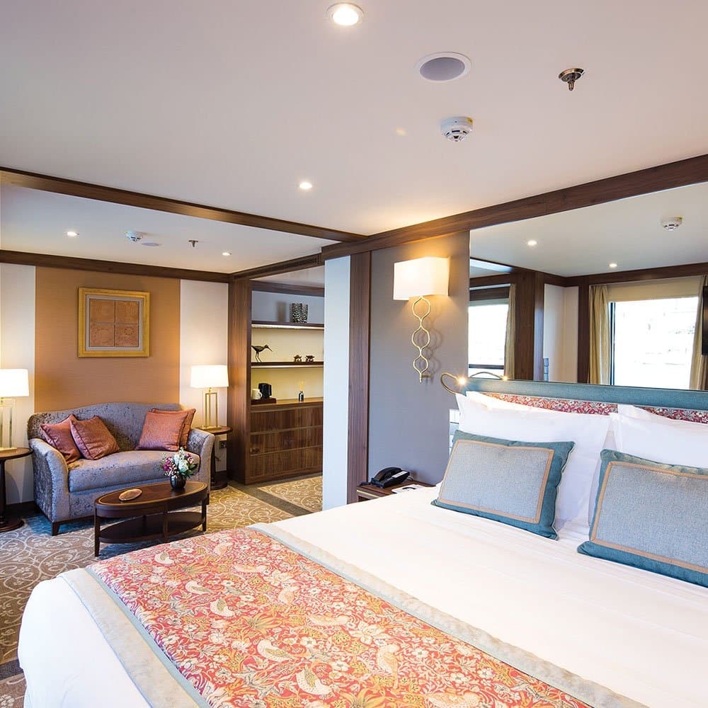 MS Douro Elegance Deluxe Suite - Upper Deck