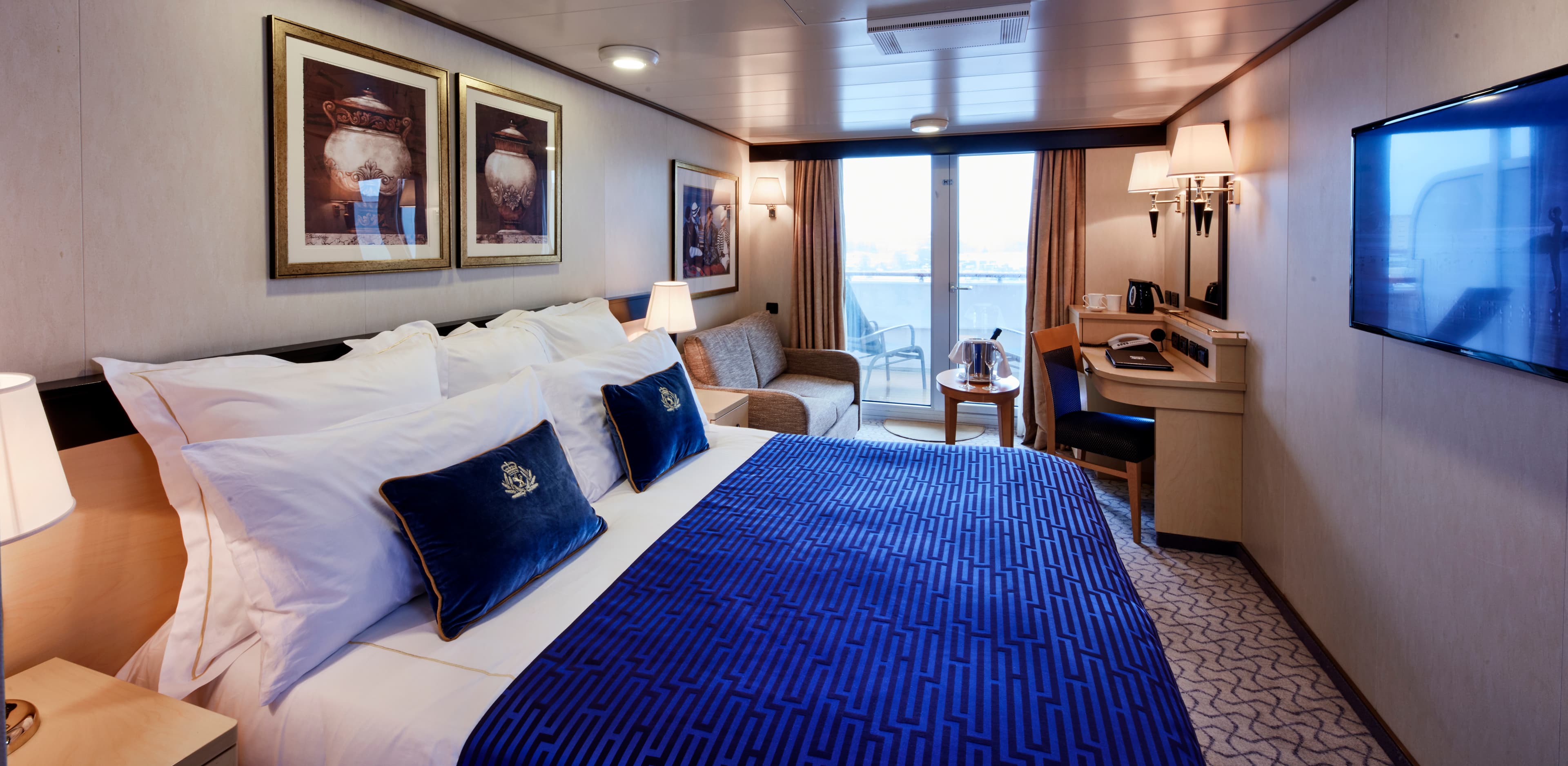 Queen Elizabeth Balcony Cabin