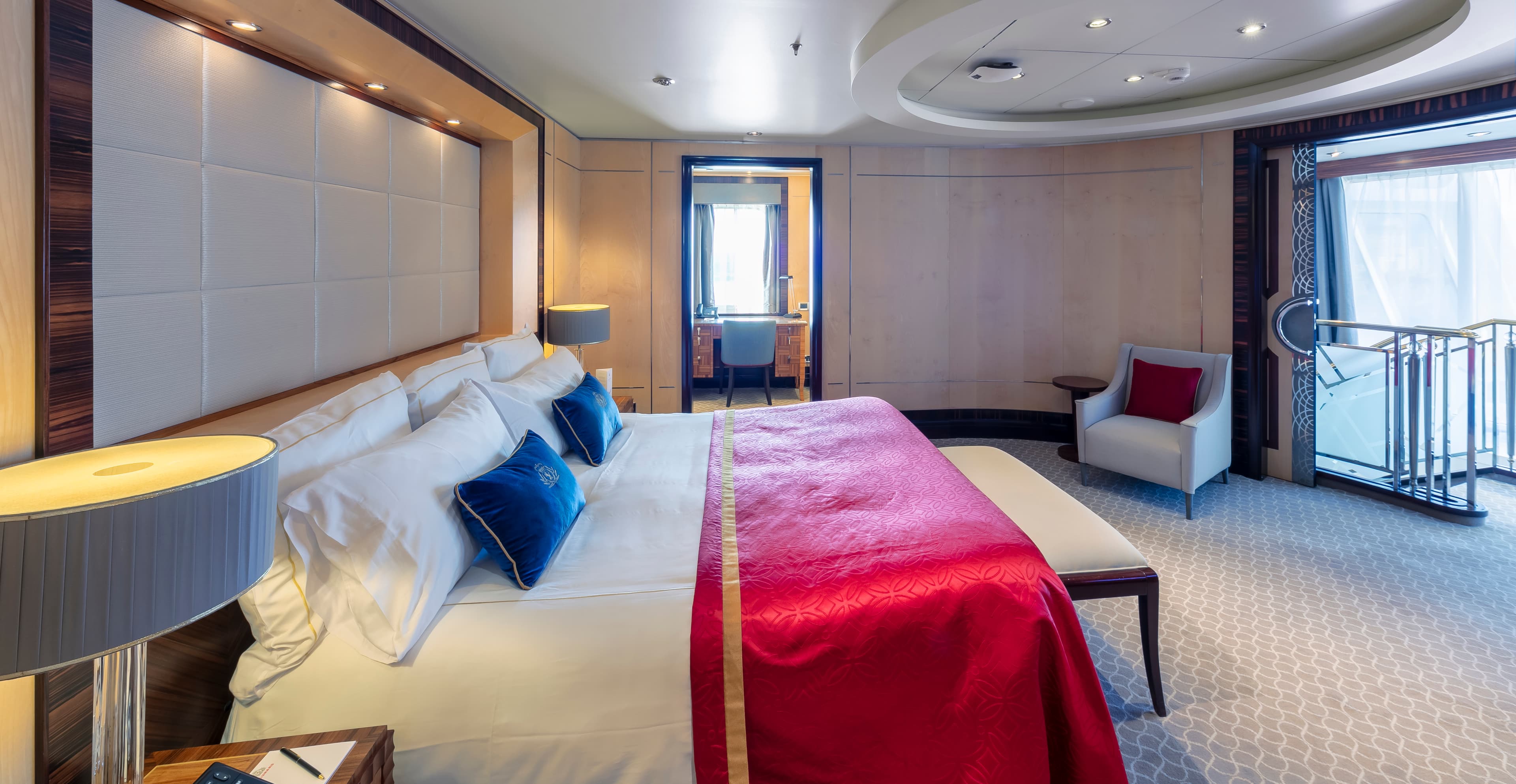 Queen Mary 2 Grand Duplex