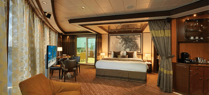 Norwegian Jade The Haven Deluxe Owner's Suite with Large Balcony