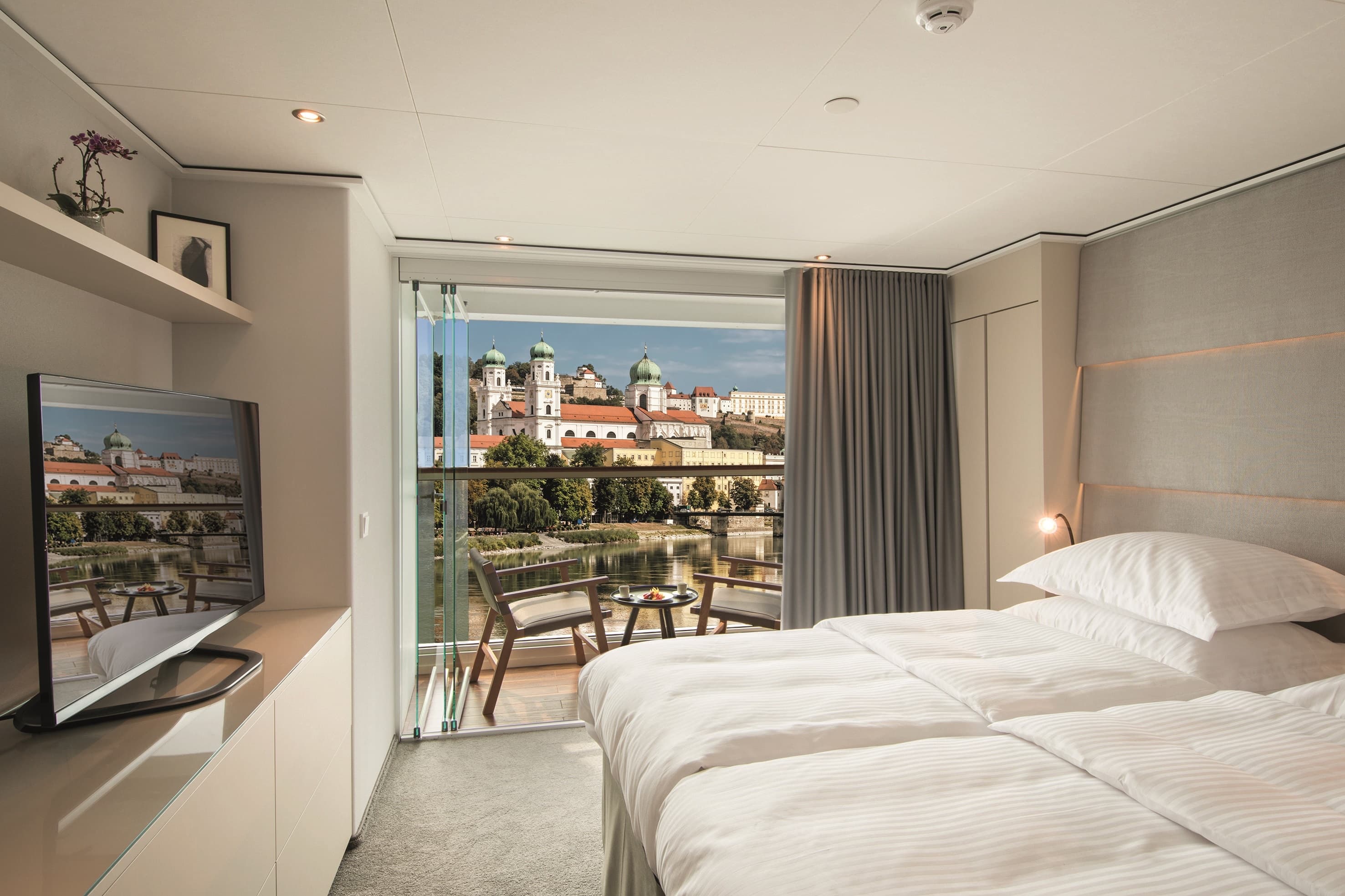 Emerald Luna Grand Balcony Suite
