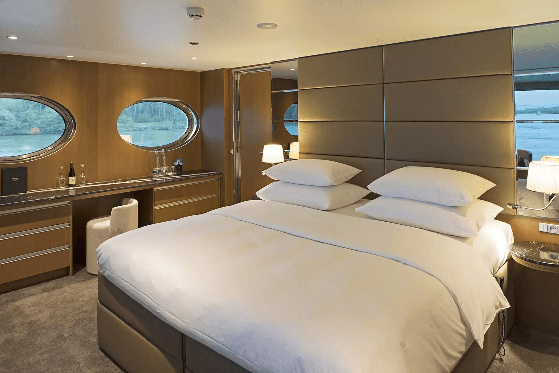 Scenic Crystal Royal Panorama Suite