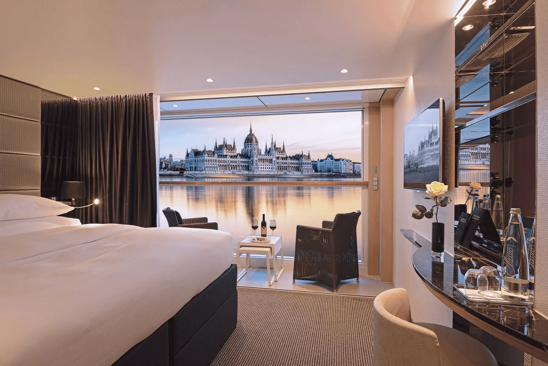 Scenic Jade Deluxe Balcony Suite