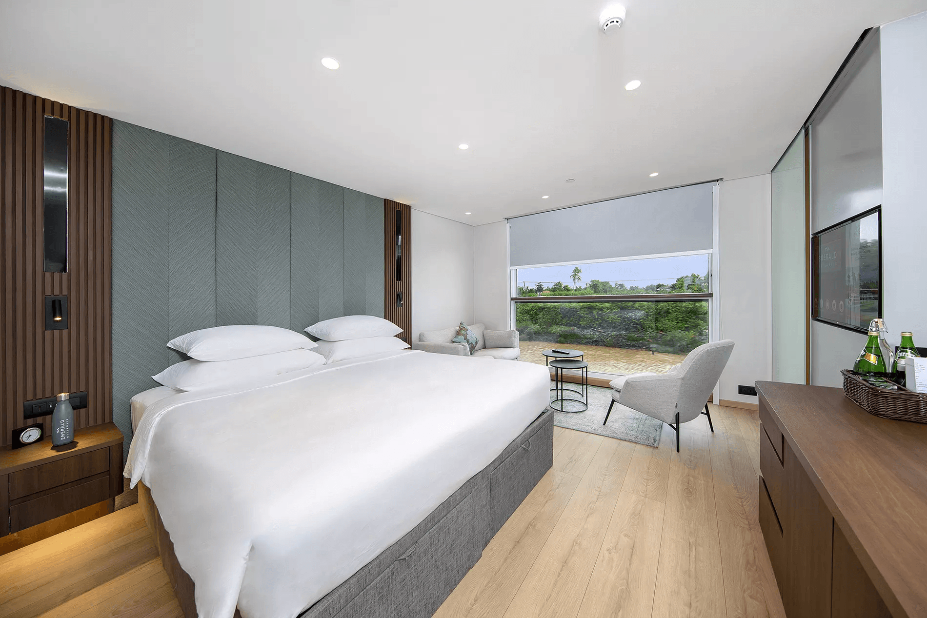 Emerald Harmony Panorama Balcony Suite