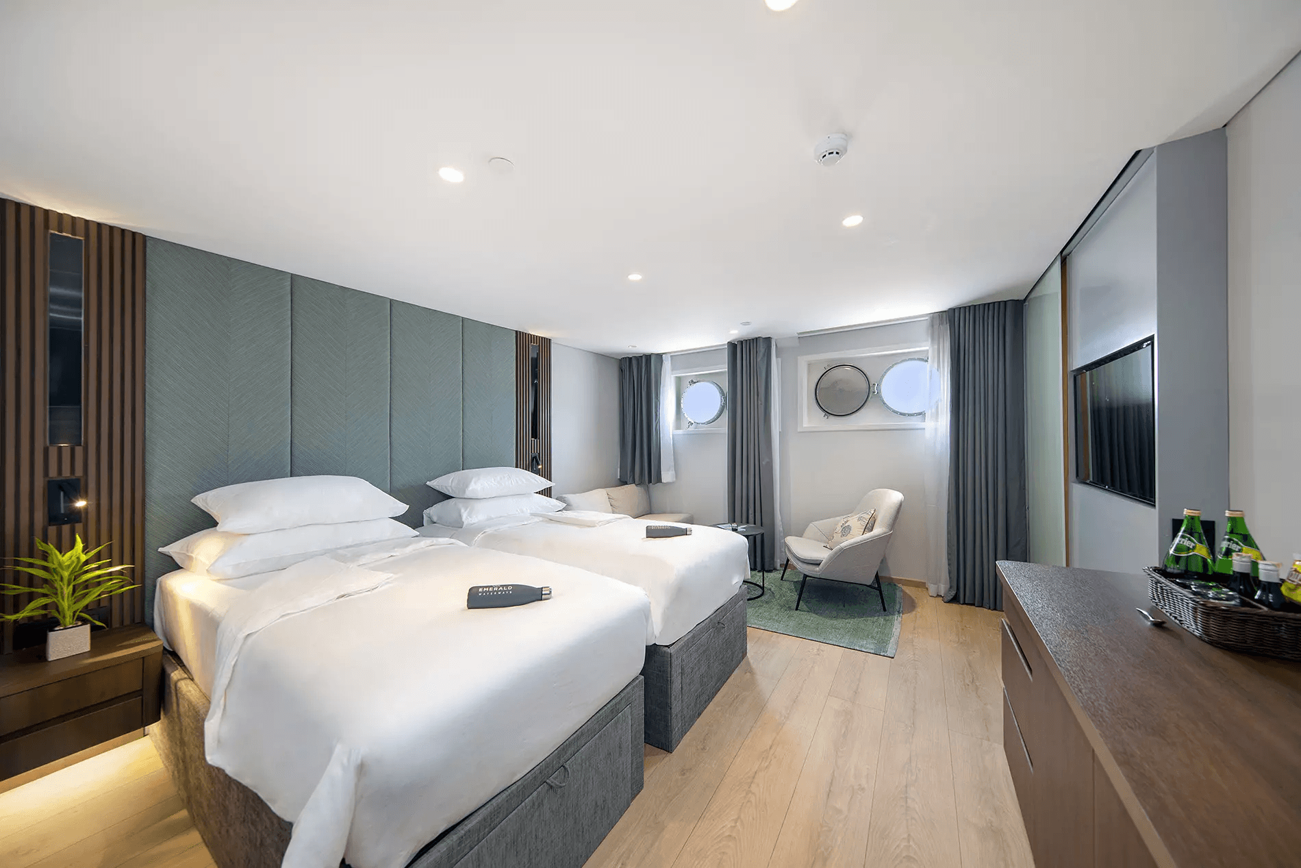 Emerald Harmony Emerald Stateroom