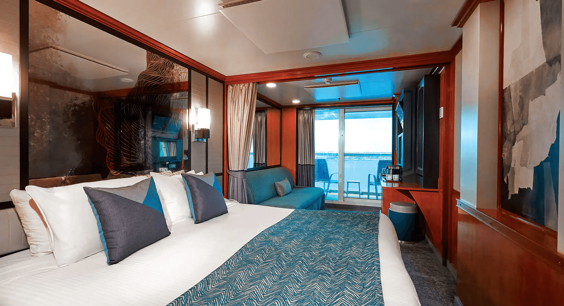 Norwegian Jewel Club Balcony Suite