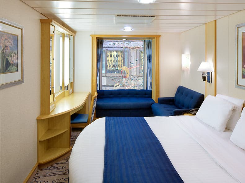 Voyager of the Seas Connecting Promenade