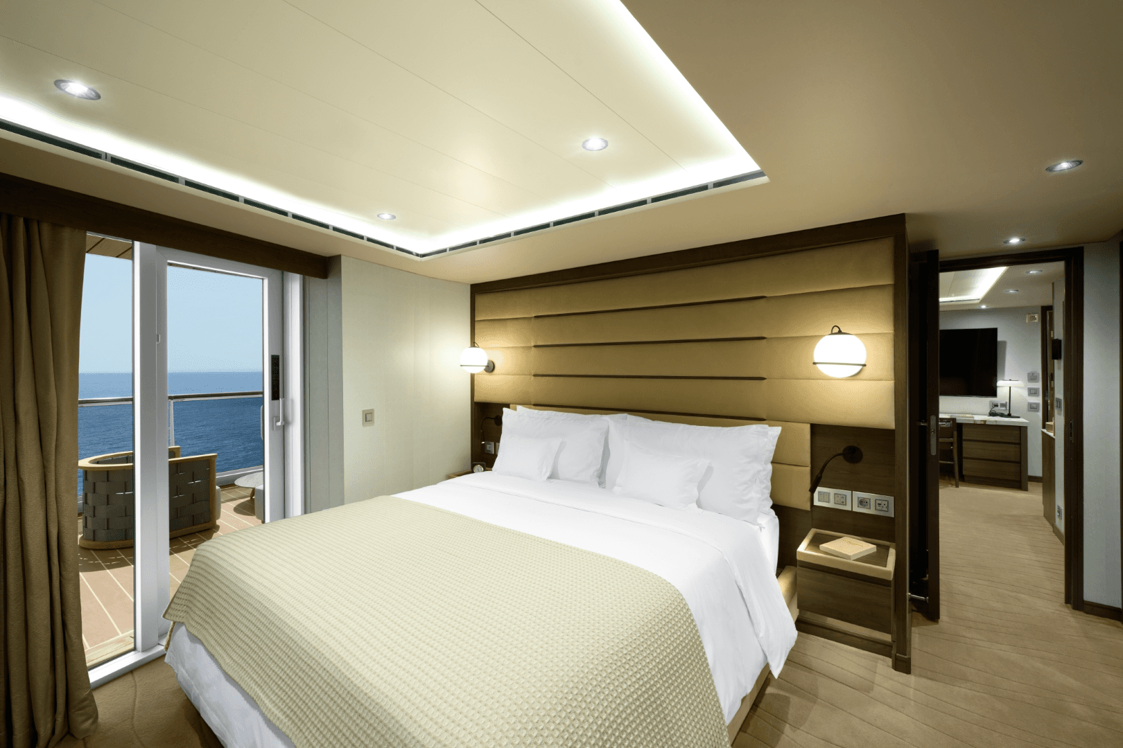EXPLORA I Suite cabin