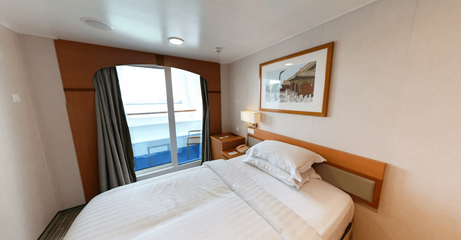 Aurora Single Balcony