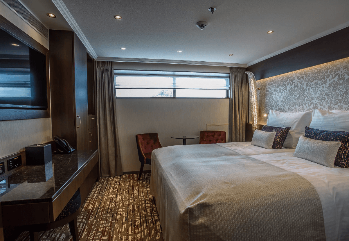 MS Oscar Wilde cruise ship