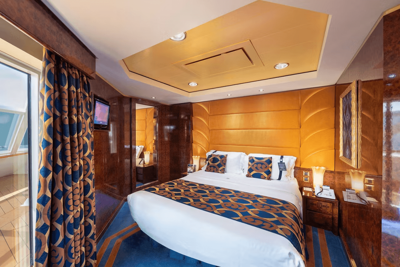 MSC Fantasia MSC YACHT CLUB YACHT CLUB EXECUTIVE AND FAMILY SUITE WITH BALCONY
