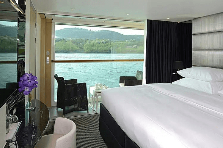 Scenic Jewel Single Balcony Suite