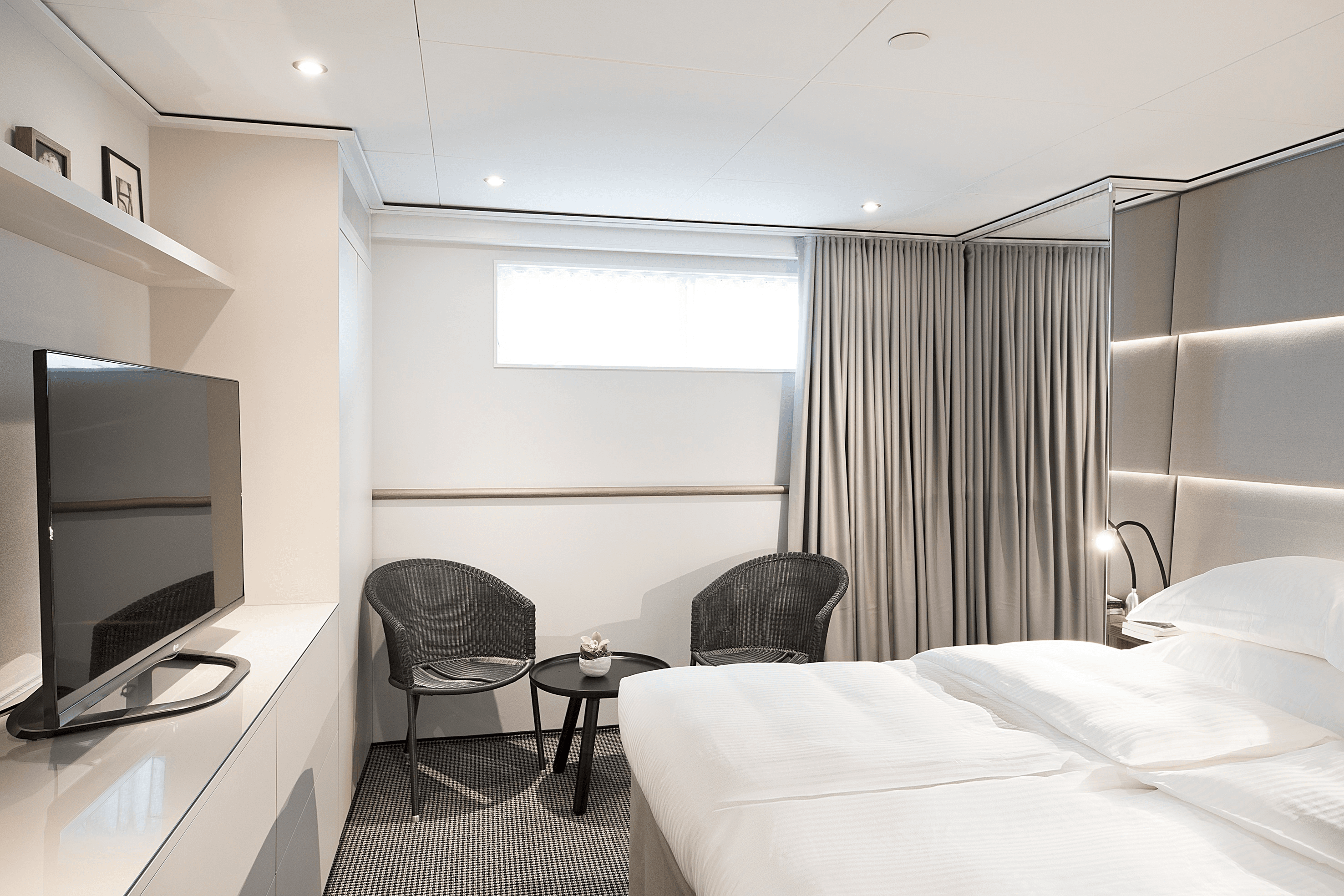 Emerald Lumi Emerald Stateroom