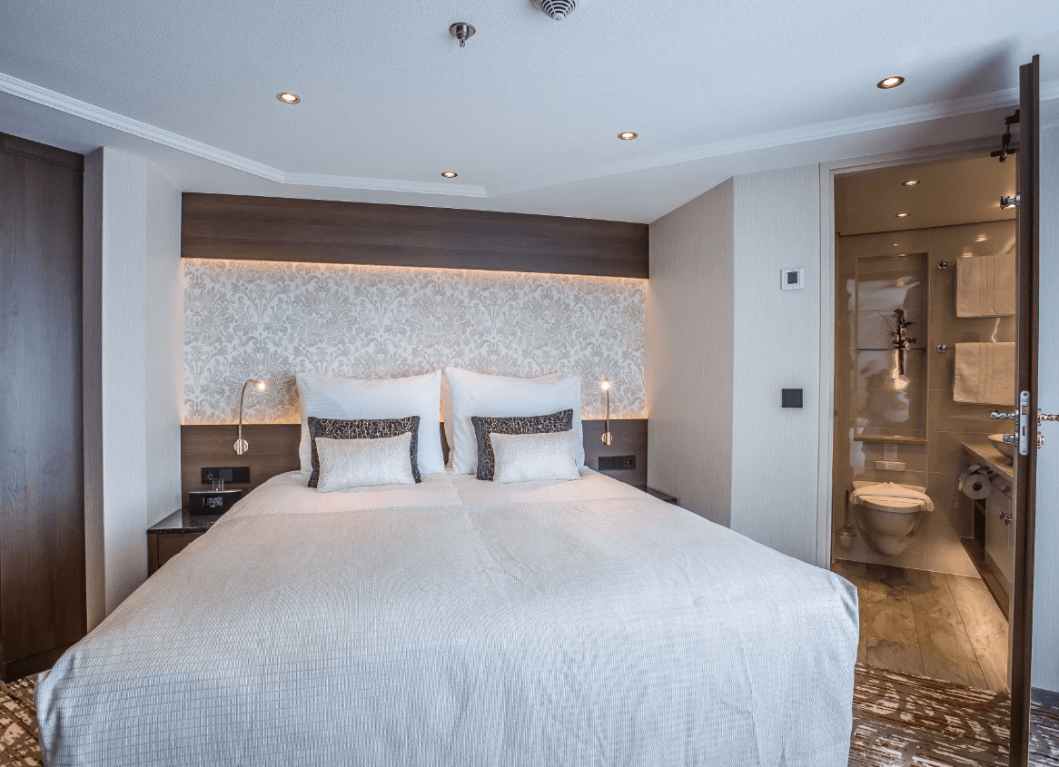 MS Oscar Wilde Superior Suite - Ruby Deck