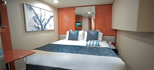 Norwegian Gem Solo Inside
