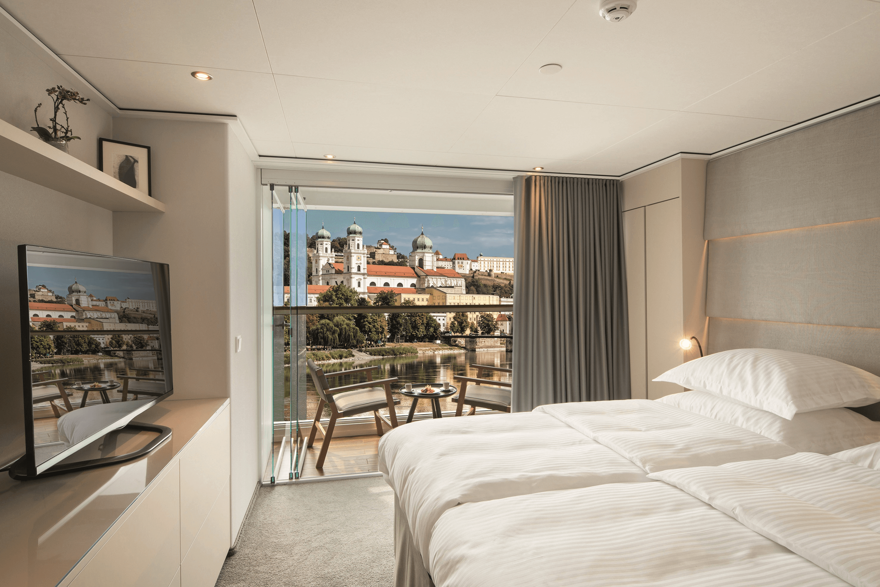 Emerald Lumi Grand Balcony Suite