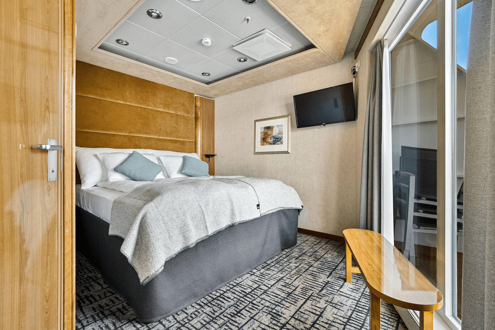 MS Trollfjord Suite cabin