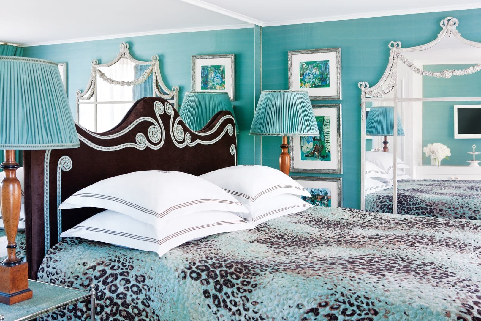 S.S. Antoinette Suite cabin