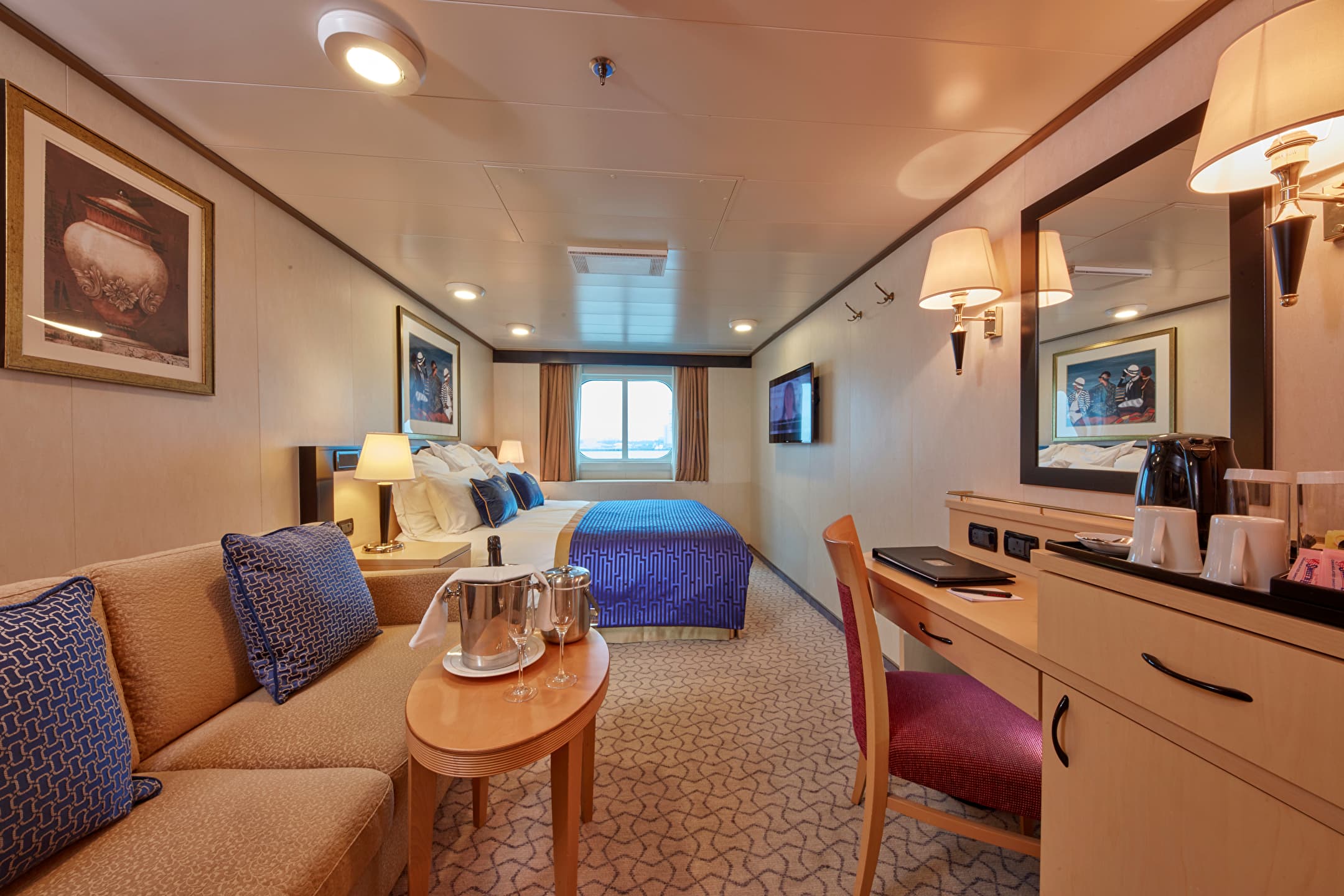 Queen Elizabeth Oceanview cabin