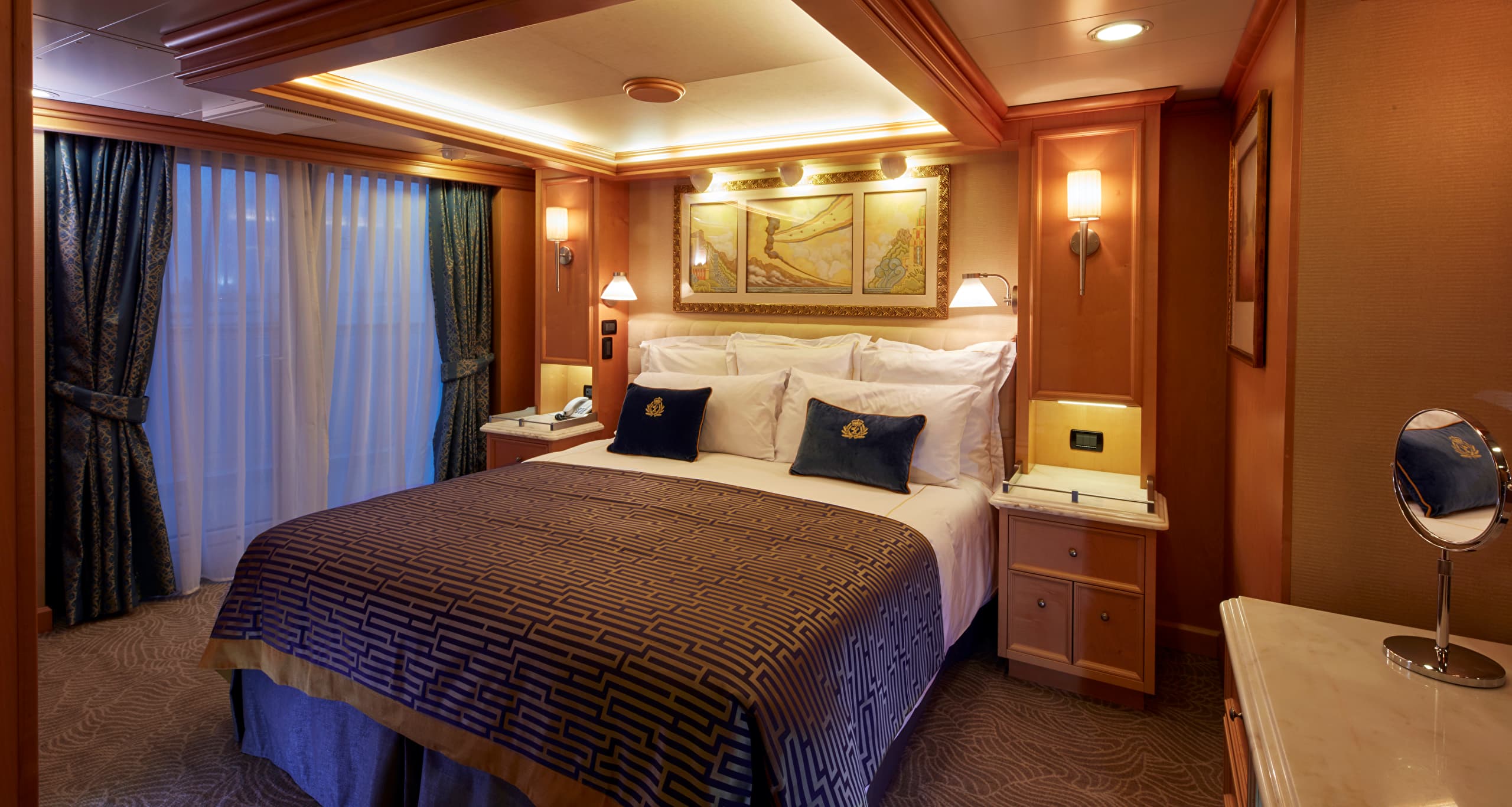 Queen Elizabeth Suite cabin