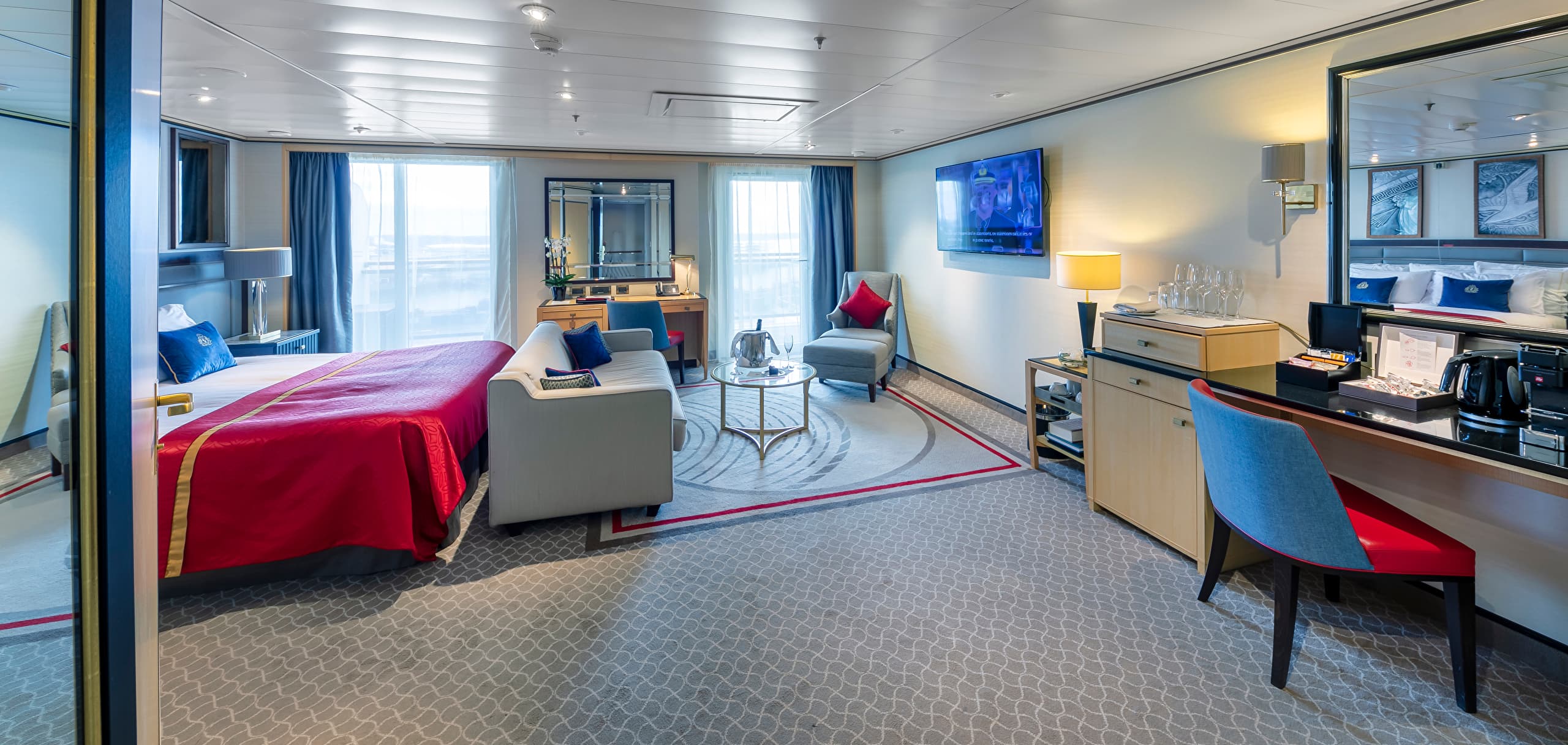Queen Mary 2 Suite cabin