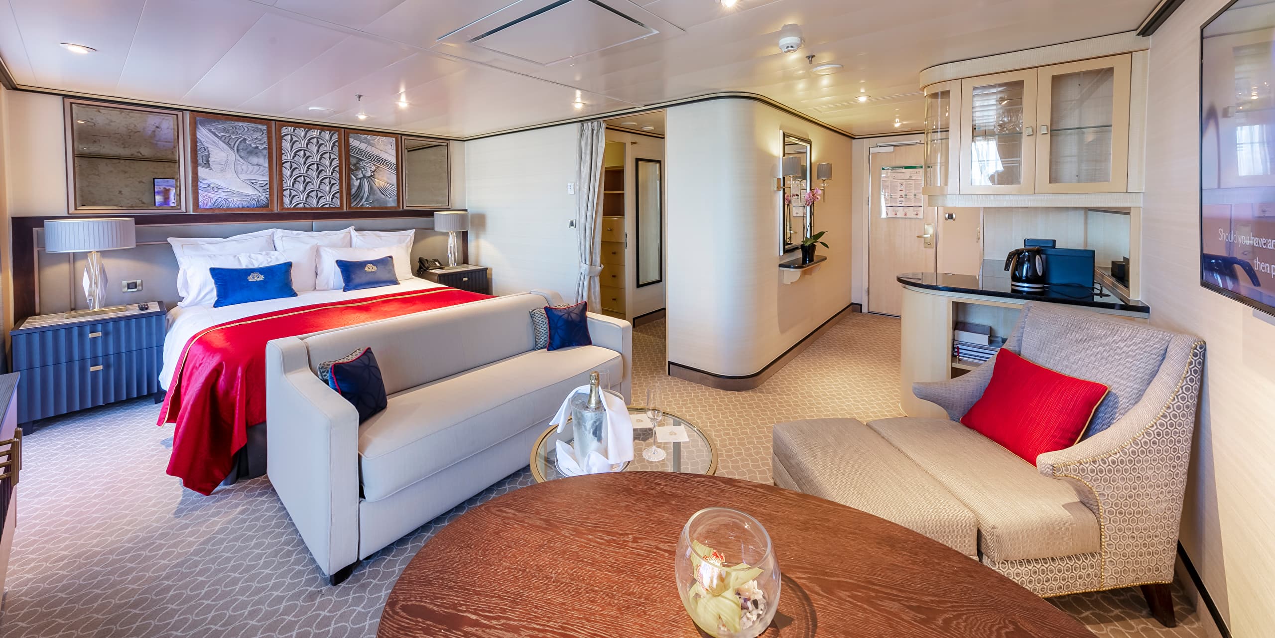 Queen Mary 2 Suite cabin