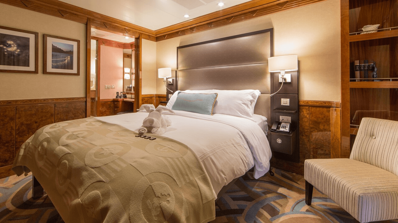 Disney Wonder Suite cabin