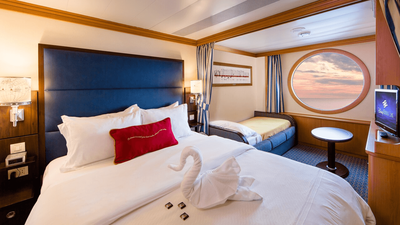 Disney Wonder Oceanview cabin
