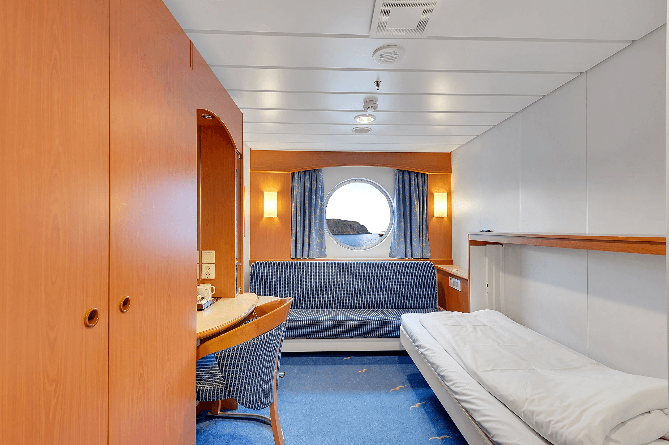 MS Trollfjord Oceanview cabin