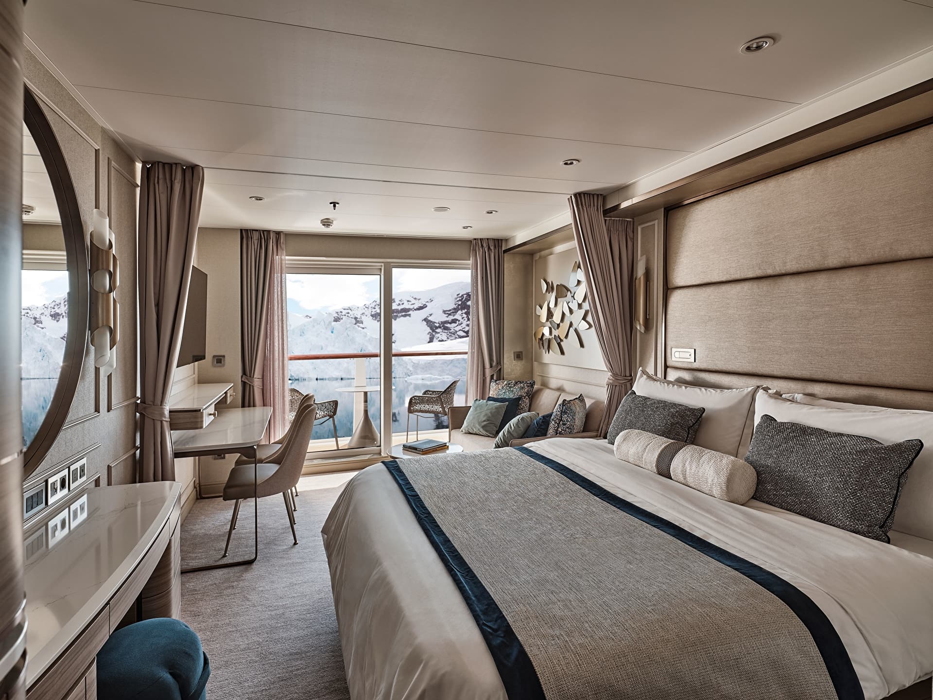 Silver Endeavour Suite cabin