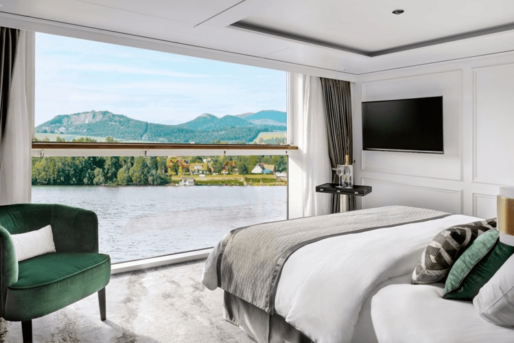 S.S. Victoria Suite cabin