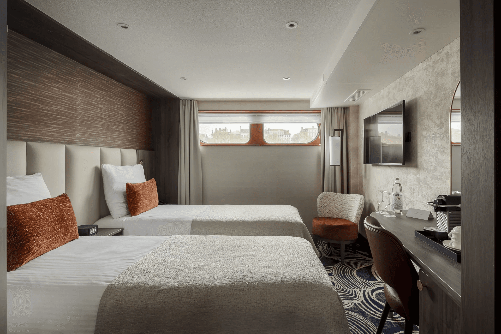 VIVA VOYAGE Oceanview cabin