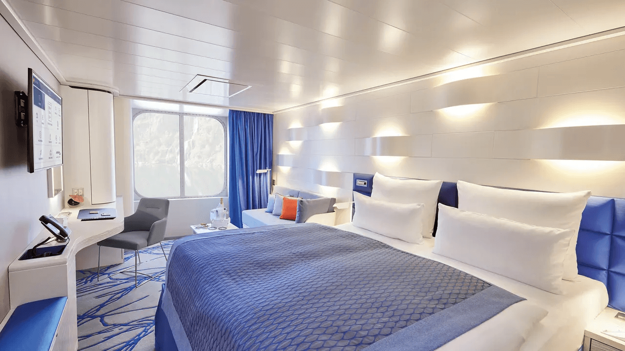 HANSEATIC Spirit Oceanview cabin