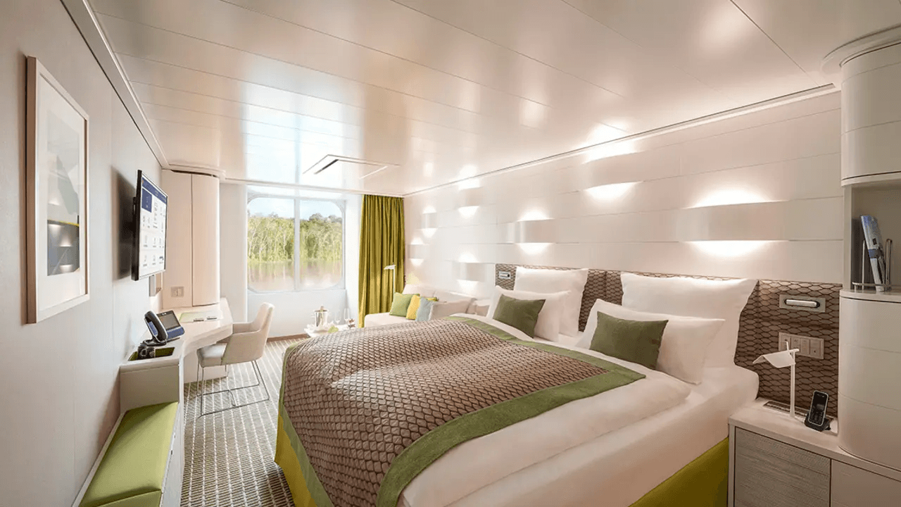 HANSEATIC Nature Oceanview cabin