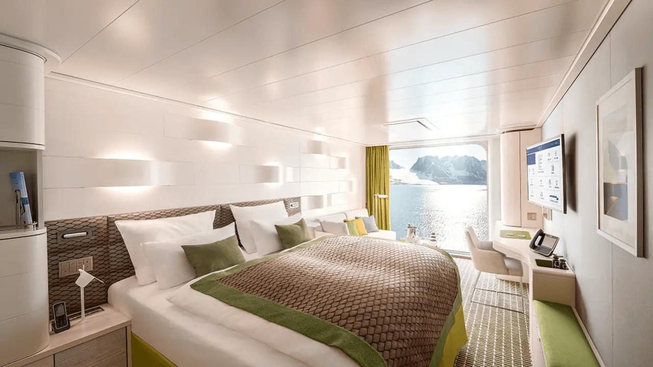HANSEATIC Nature Oceanview cabin