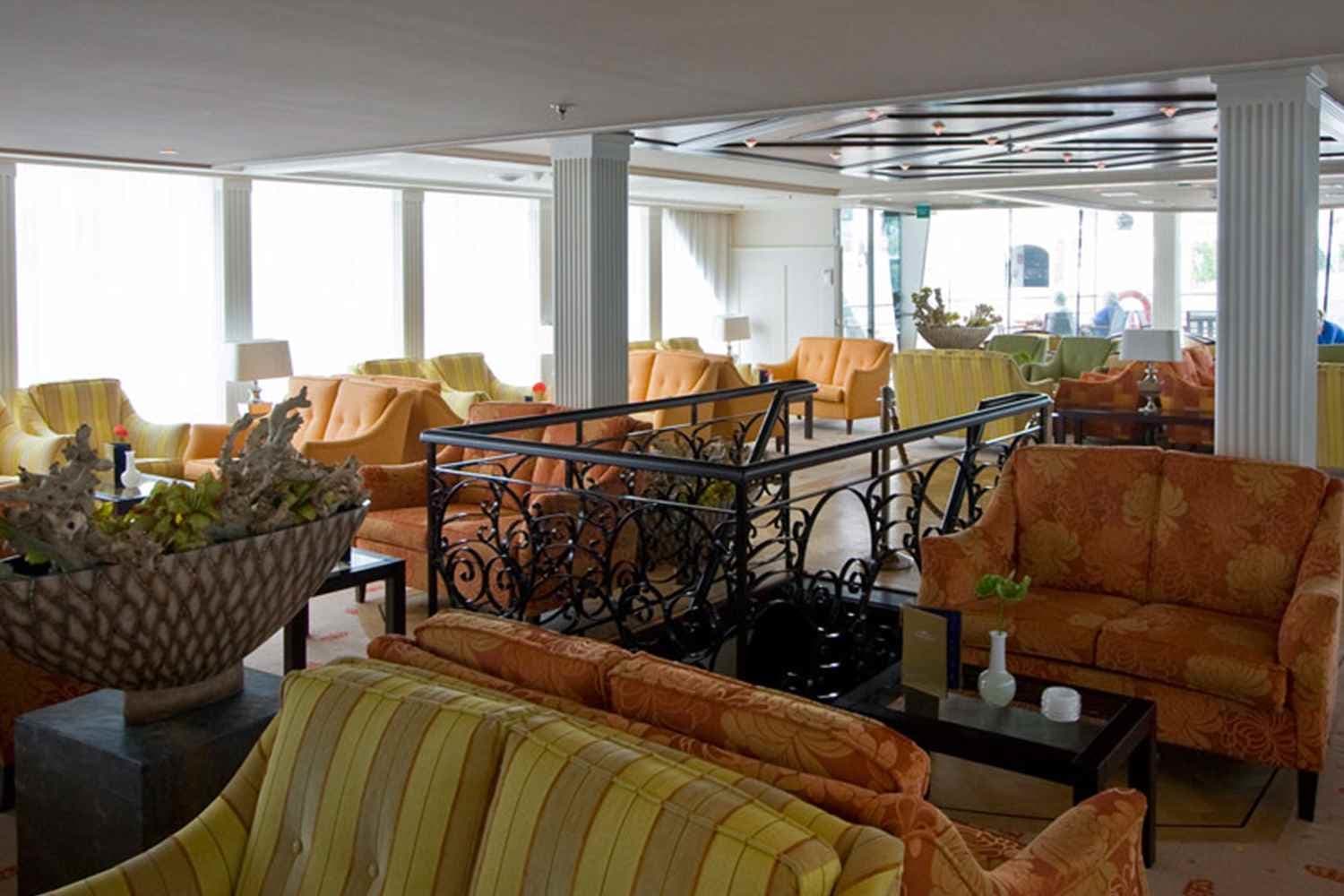 Lounge on AmaCello