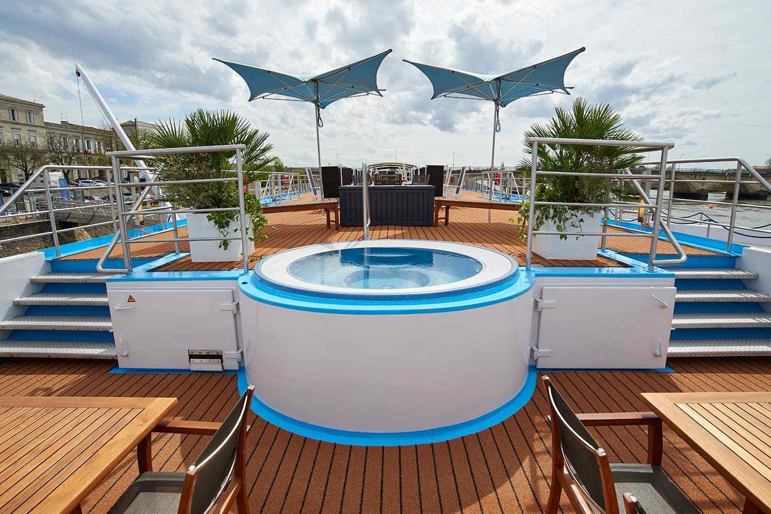 AmaLyra cruise ship