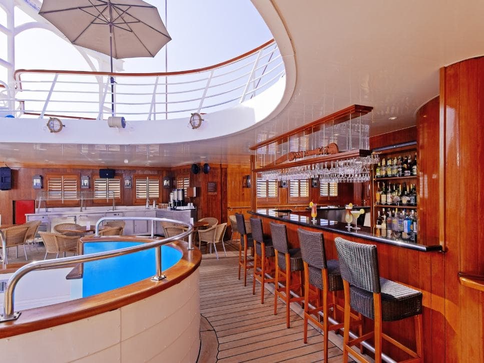 Pool bar
