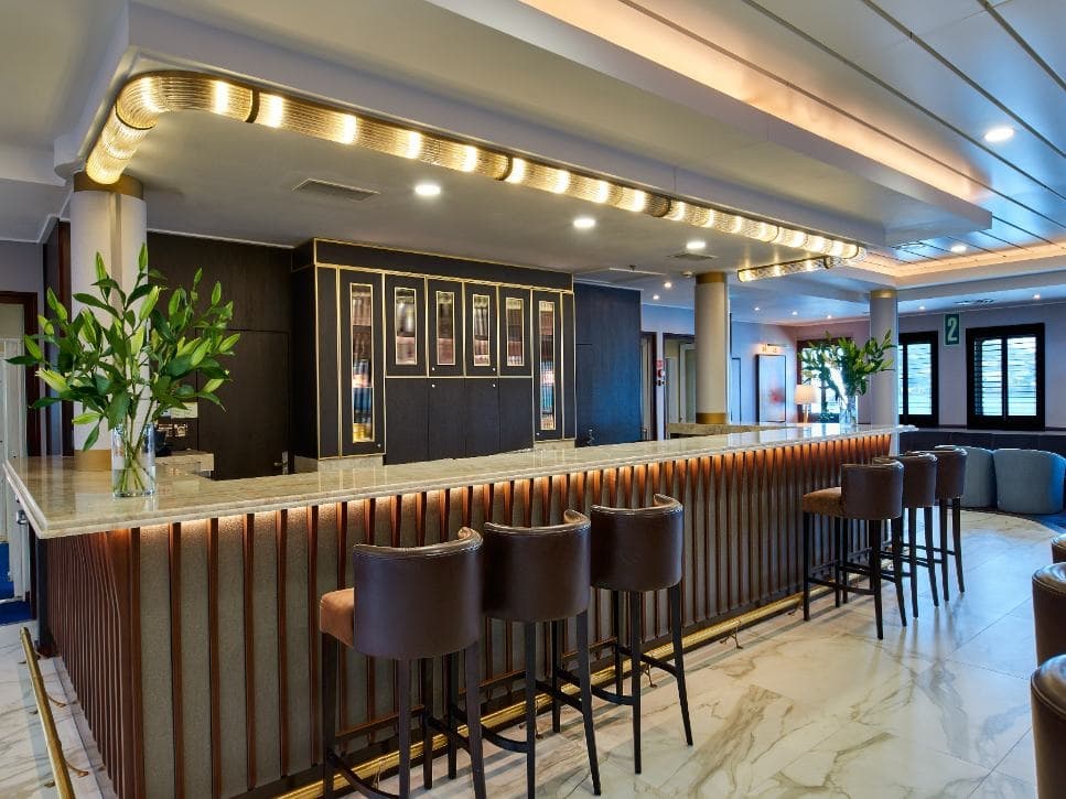 Lounge bar