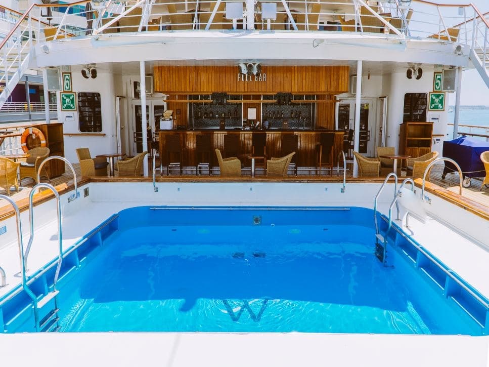Pool bar
