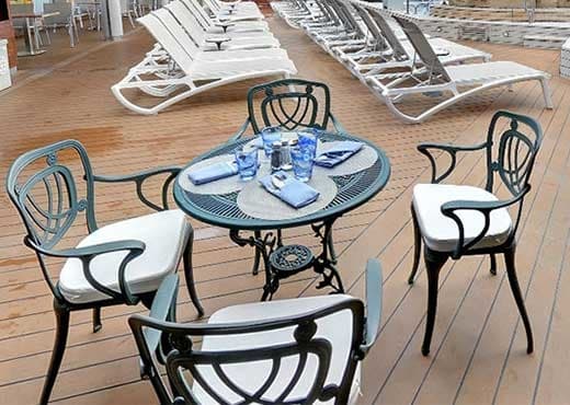 Poolsidetable