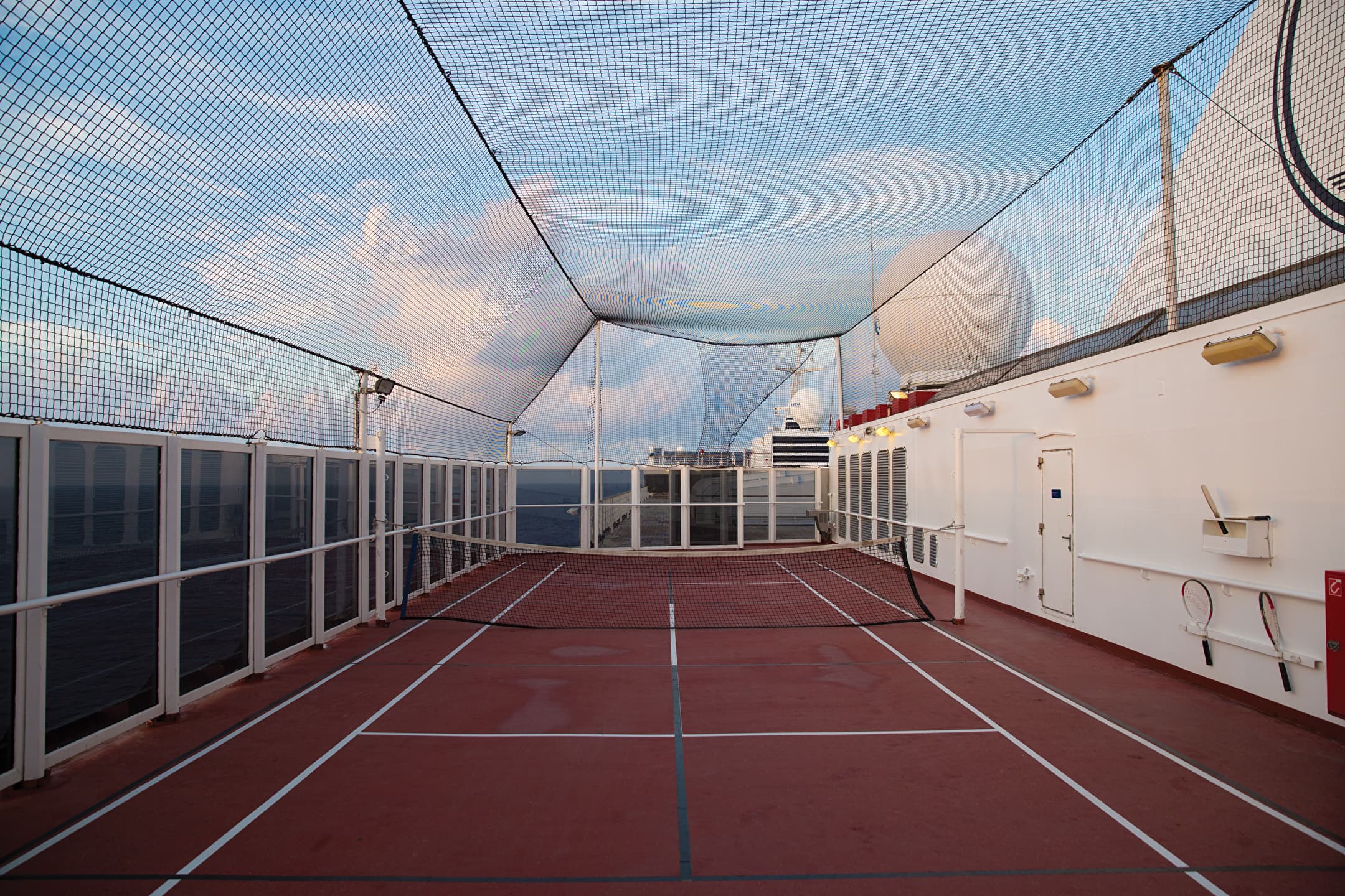 Tenniscourt Deck12 1
