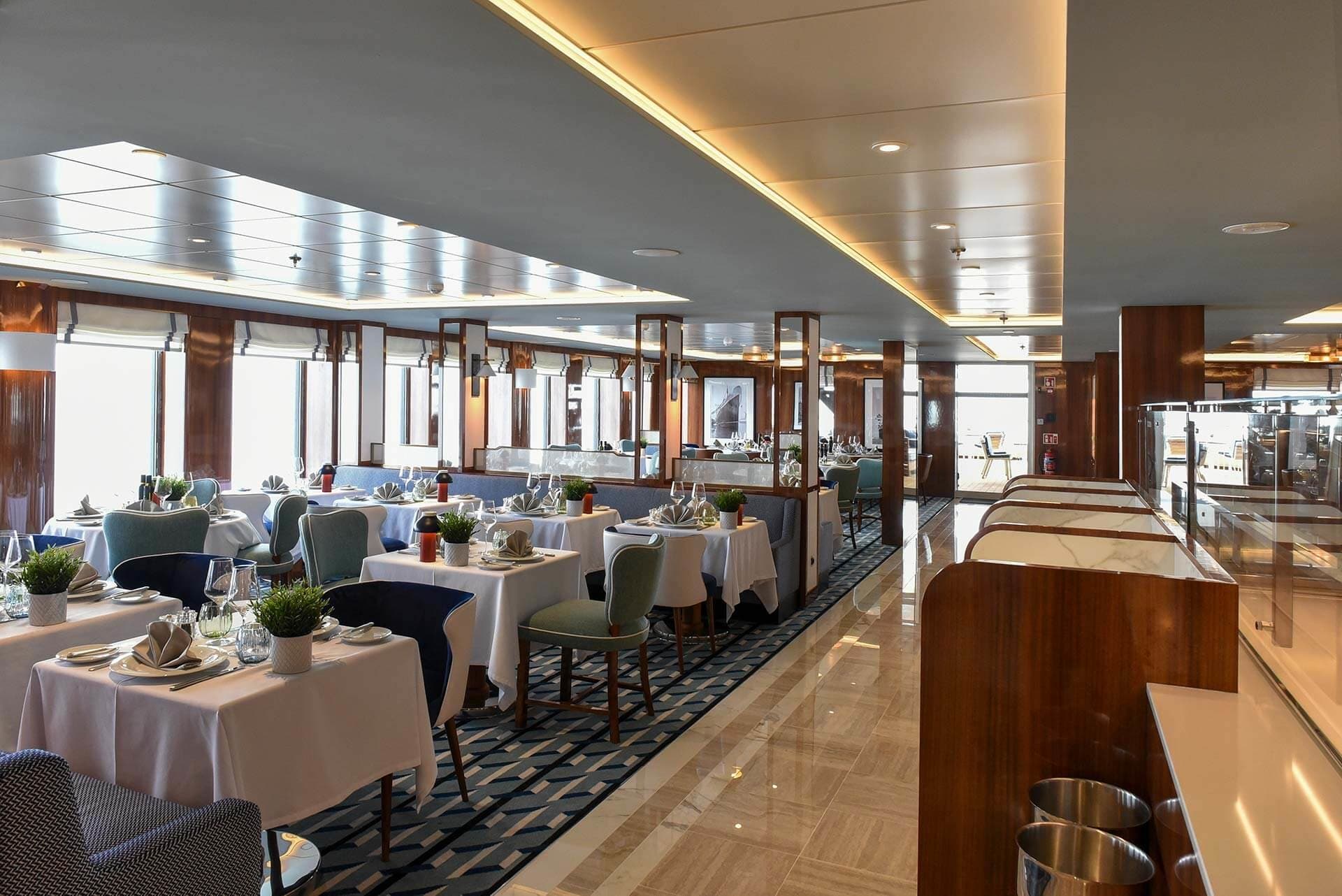 dining WTR int 065