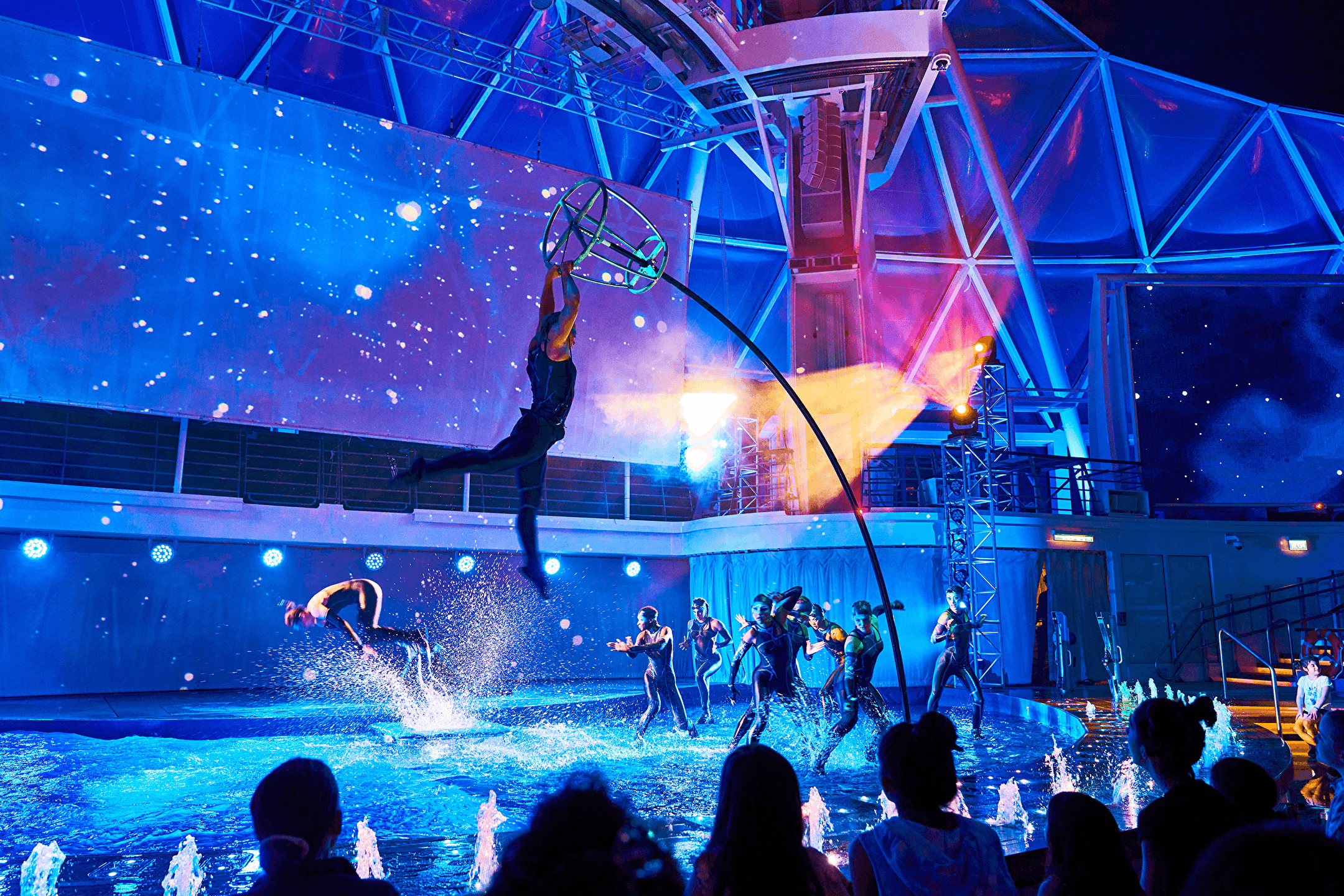 Aquatheater Night Life Activities
