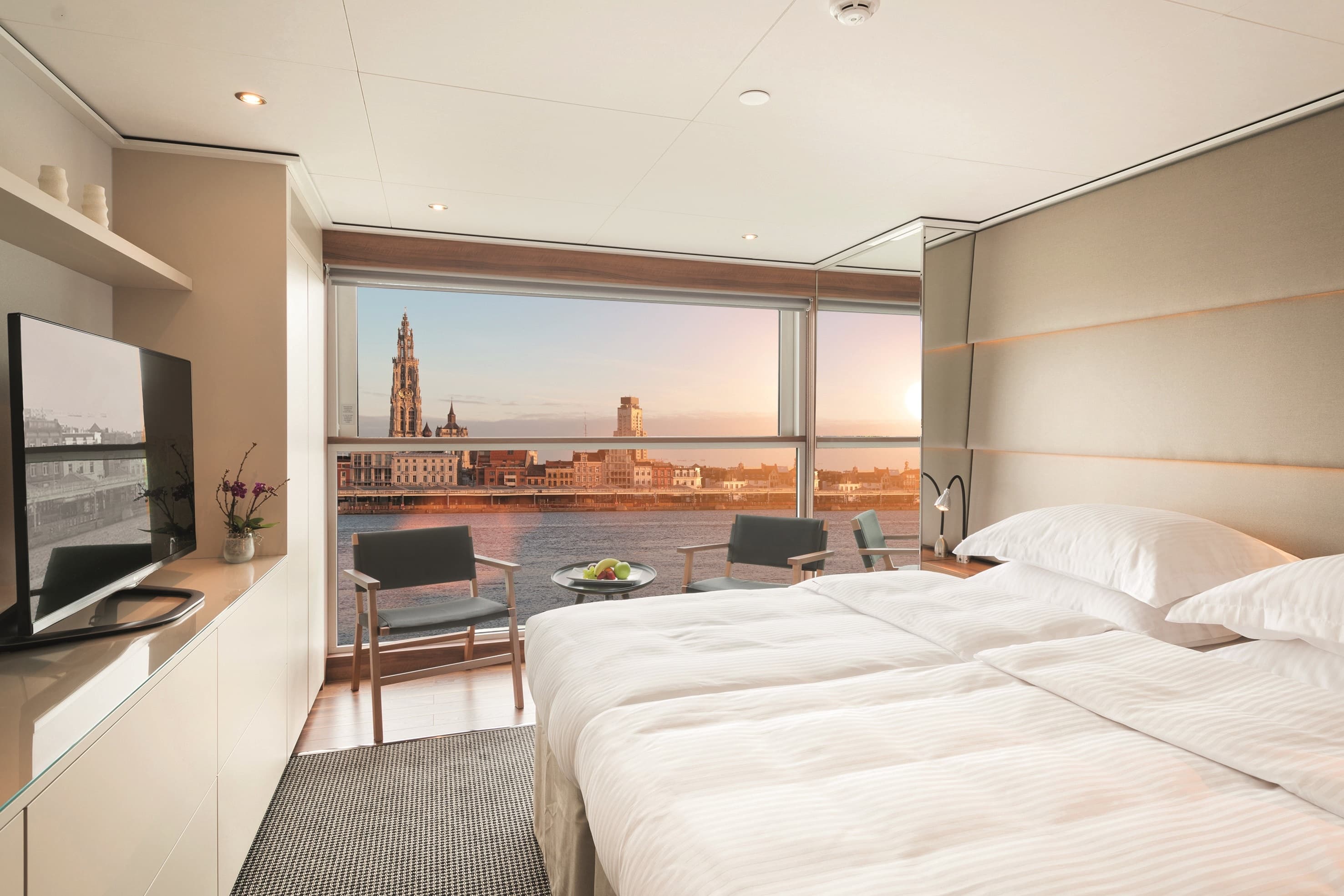 Emerald Radiance Panorama Balcony Suite