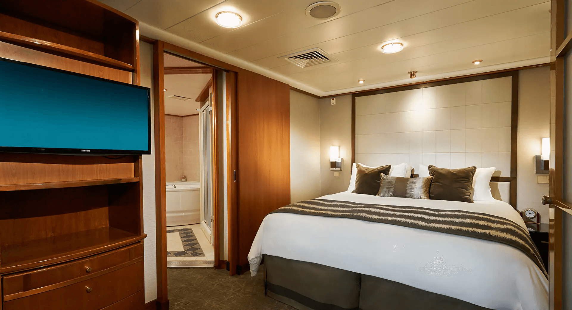 Norwegian Sun Owner's Suite with Large Balcony