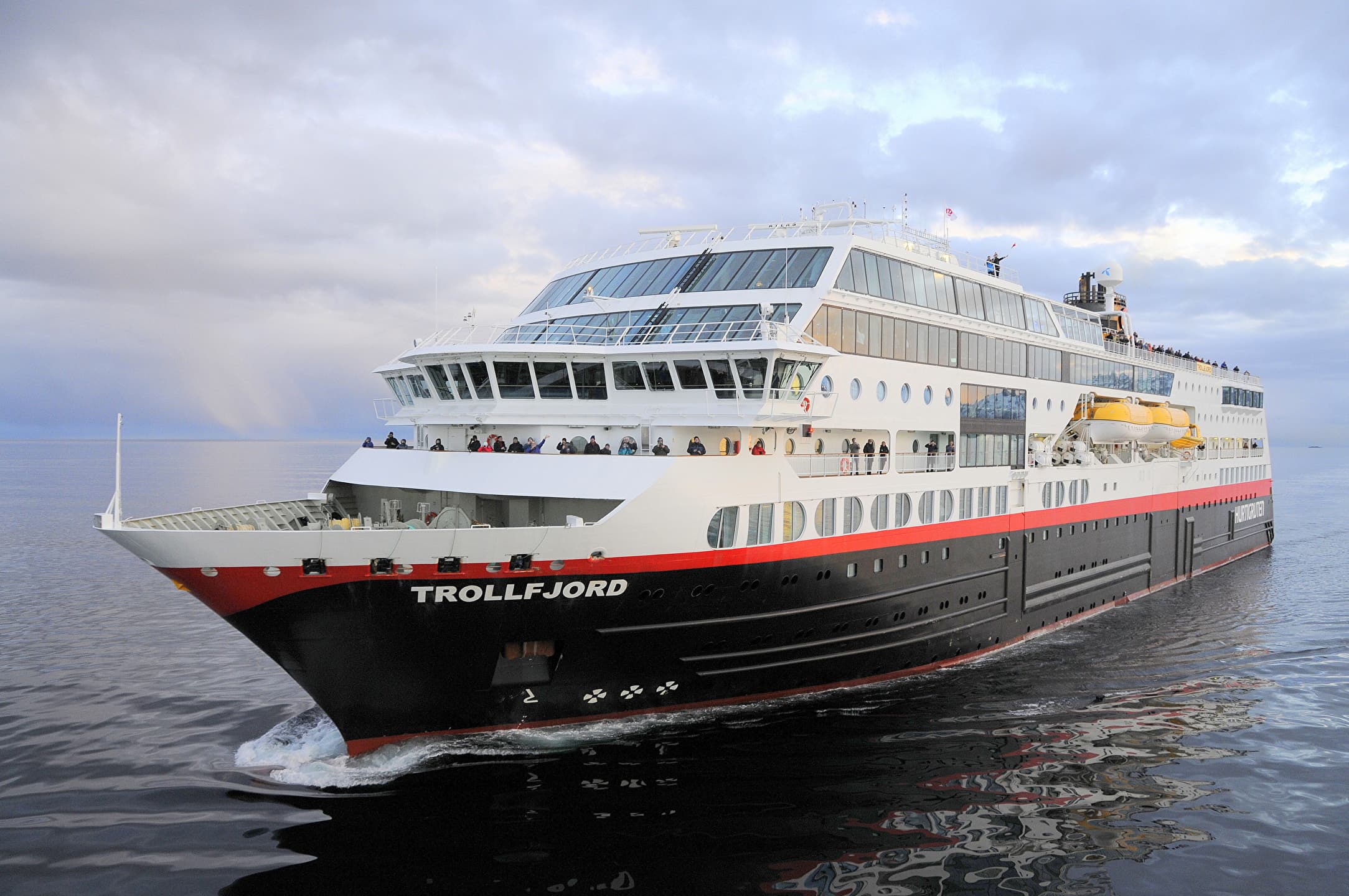 MS Trollfjord - The Svalbard Line - South from Longyearbyen